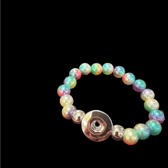 Multi color iridescent snap button stretch bracelet. - Picture 3 of 5